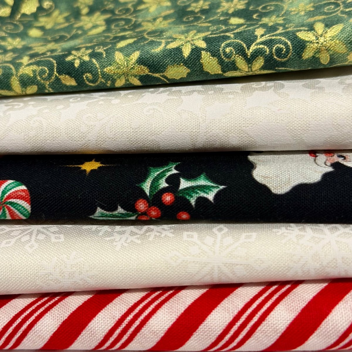 Classic Christmas Fat Quarter Bundle (5 pcs) - Blue Owl Quilt Co.